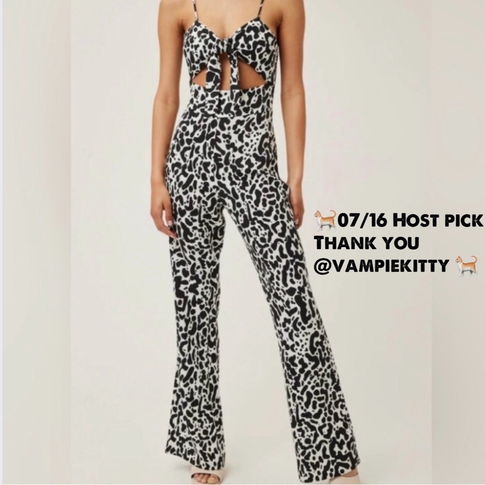 Lita by Ciara Tie front Jumpsuit size XL